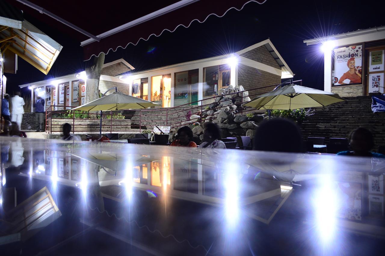 Koi Koi, Fort Portal Kasusu Dış mekan fotoğraf