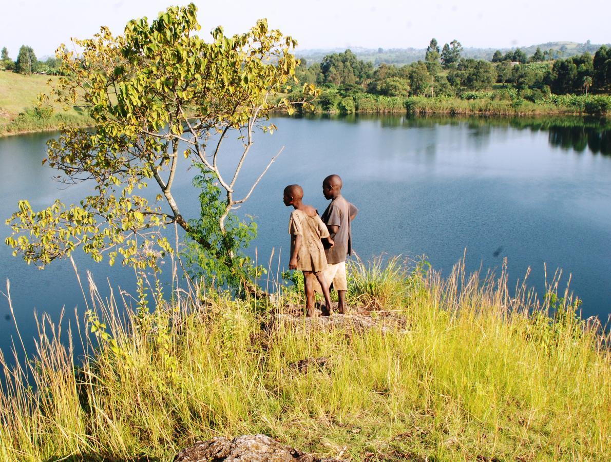 Koi Koi, Fort Portal Kasusu Dış mekan fotoğraf